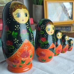 Vintage Hand-Painted Russian Matryoshka 5 Nesting Dolls Sergiev Posad Folk Art